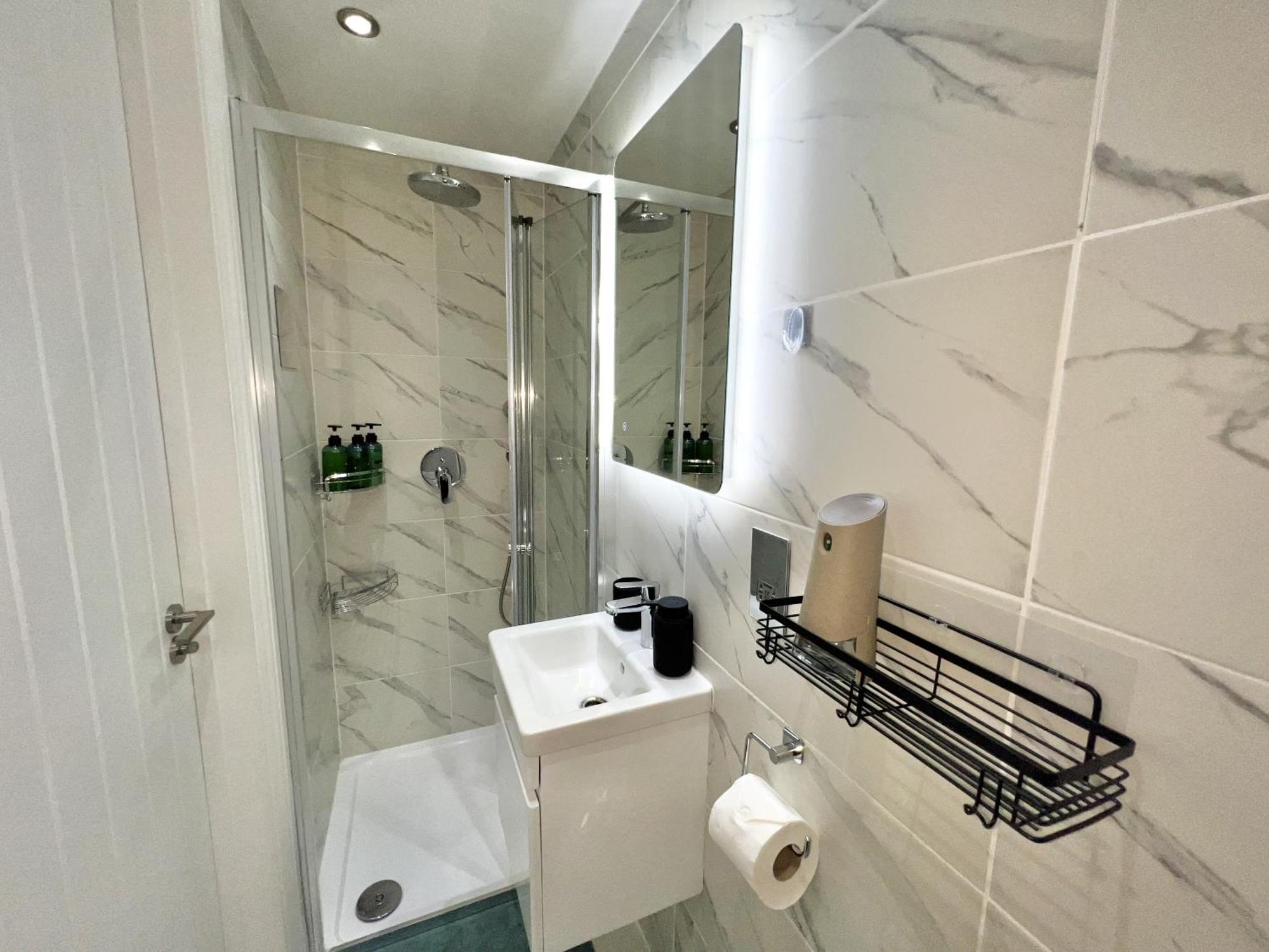 Charming 3-Bed Flat In Shepherds Bush - Sleeps 9 Londyn Zewnętrze zdjęcie