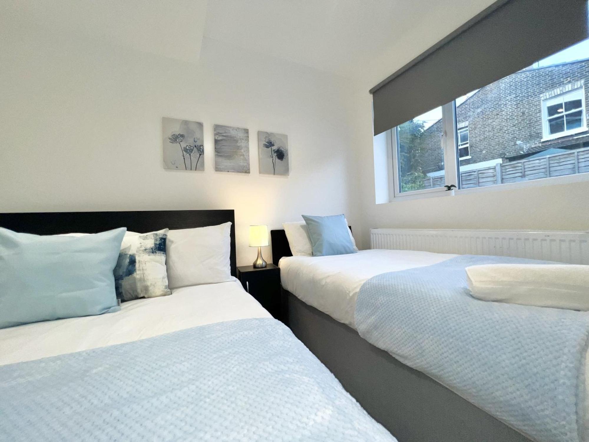 Charming 3-Bed Flat In Shepherds Bush - Sleeps 9 Londyn Zewnętrze zdjęcie